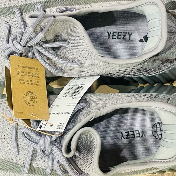 adidas Yeezy Boost 350 V2 Grey - Picture 3 of 7